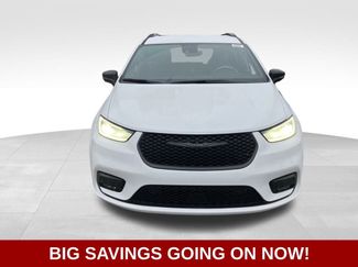 New 2026 Chrysler Pacifica Select video 2