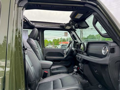 Used 2024 Jeep Wrangler Unlimited Sahara w/ Technology Group AWD/4WD image 10