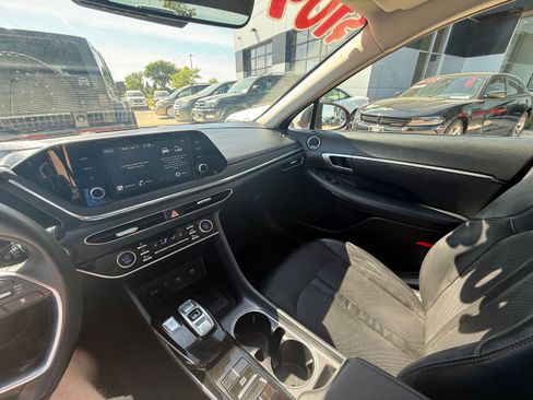 Used 2020 Hyundai Sonata SEL w/ Premium Package FWD image 4