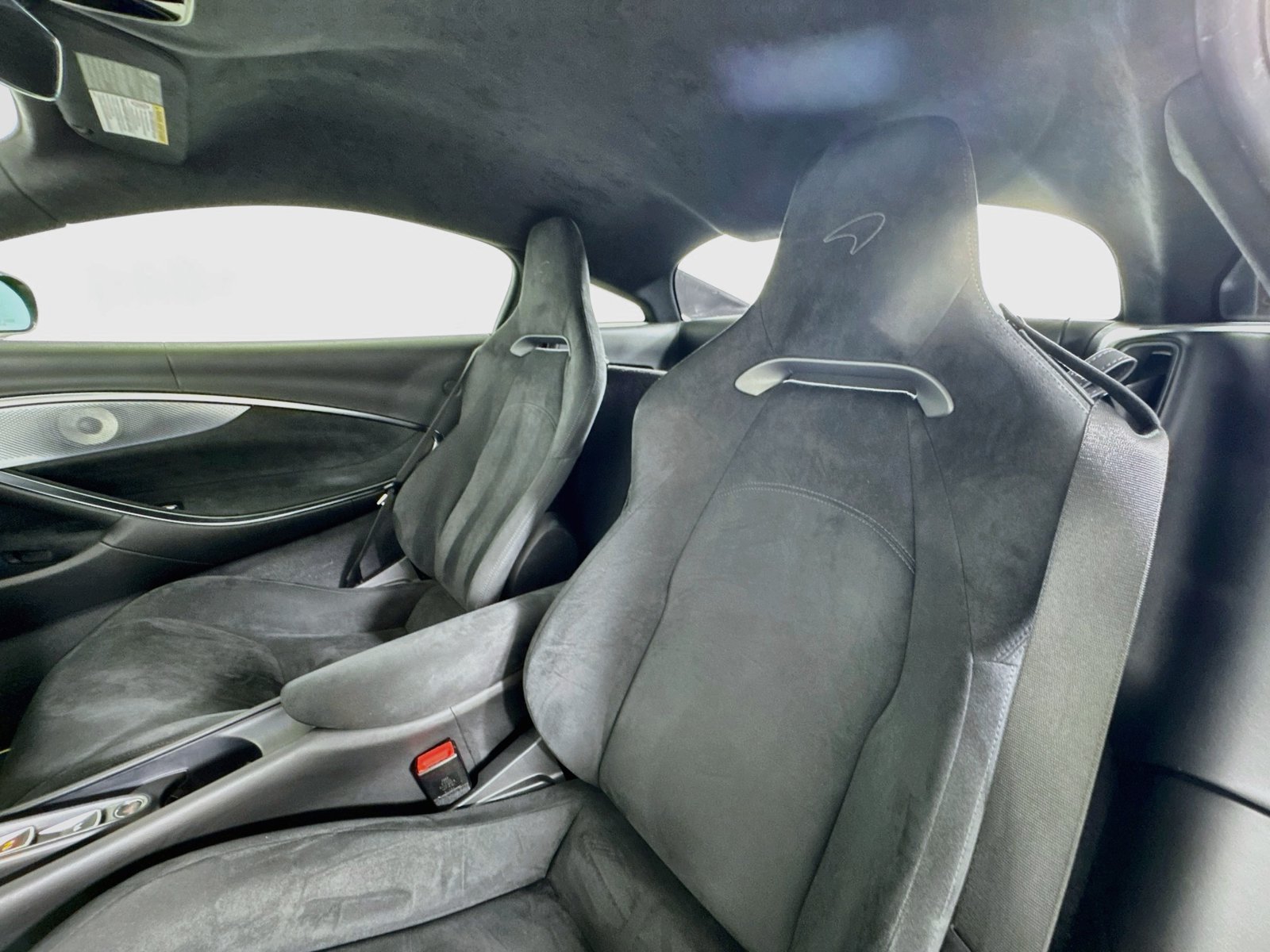 Used 2023 McLaren Artura RWD image 20