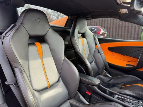 Used 2018 McLaren 570S Spider image 12