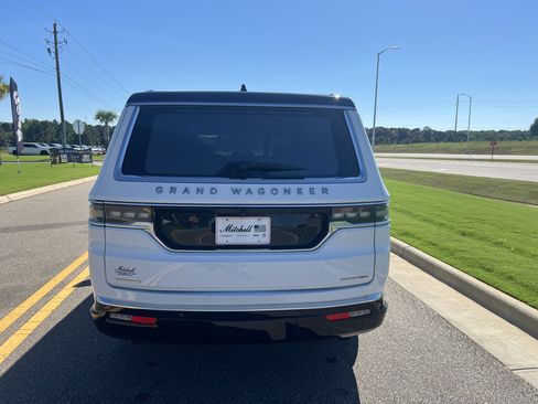 Used 2023 Jeep Grand Wagoneer L Series III w/ HD Trailer Tow Package AWD/4WD image 5