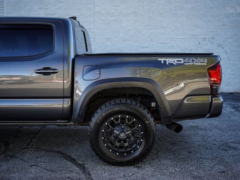 Used 2019 Toyota Tacoma TRD Off-Road w/ Technology Package image 9