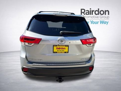 Used 2017 Toyota Highlander XLE AWD/4WD image 6