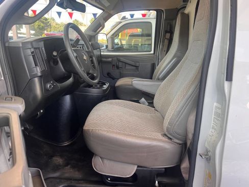 Used 2019 Chevrolet Express 2500 image 9