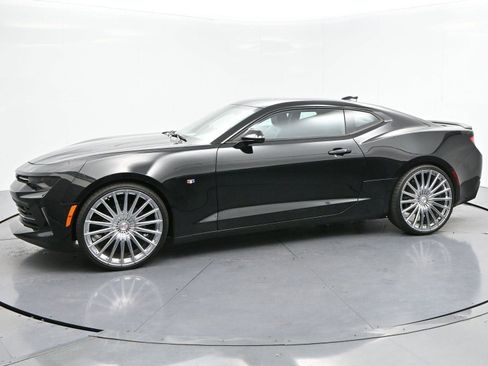 Used 2017 Chevrolet Camaro LT image 4