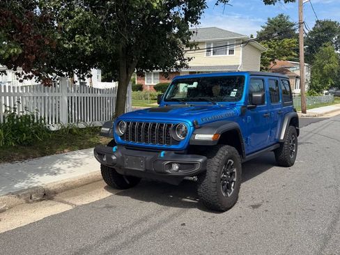 Used 2024 Jeep Wrangler Unlimited Rubicon 4xe AWD/4WD image 2