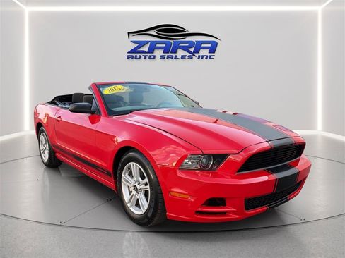Used 2013 Ford Mustang Convertible RWD image 12