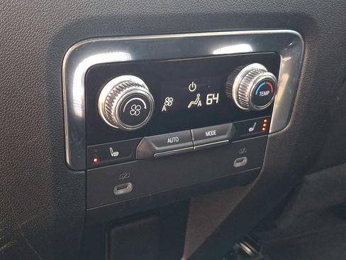 Used 2023 GMC Yukon XL AT4 AWD/4WD image 13