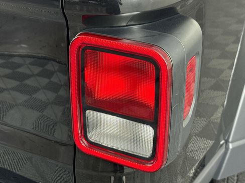 Used 2022 Jeep Gladiator Sport image 33