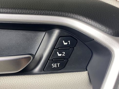 Used 2020 Toyota RAV4 Limited AWD/4WD image 25
