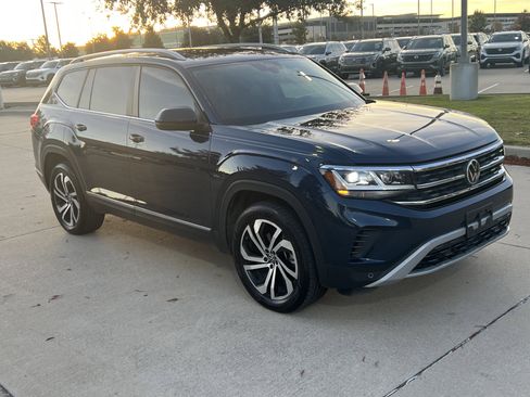 Certified 2022 Volkswagen Atlas SEL image 2