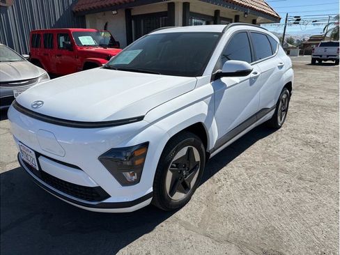 Used 2025 Hyundai Kona SEL FWD image 1