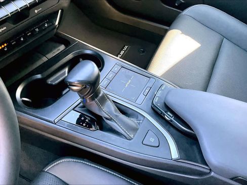 Used 2021 Lexus UX 200 w/ Premium Package FWD image 17