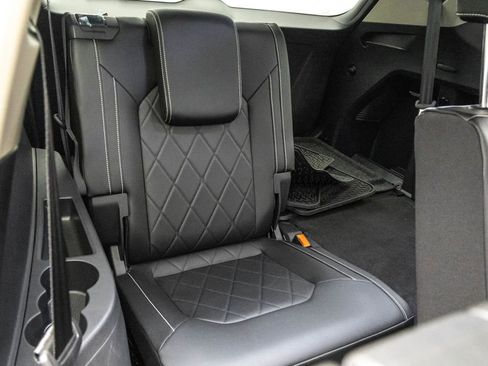 Certified 2025 Volkswagen Atlas SEL Premium R-Line image 33