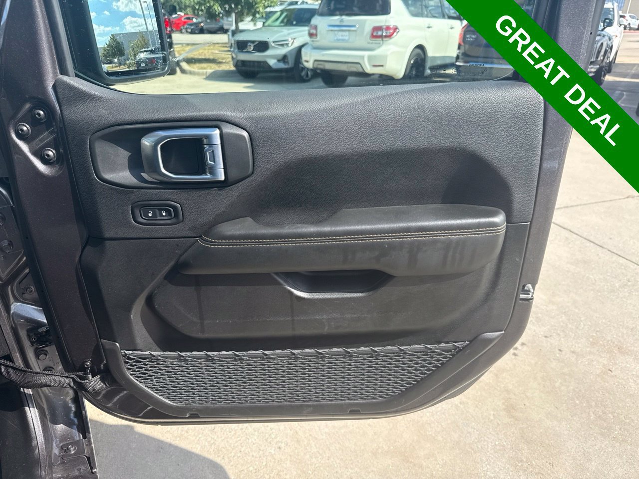 Used 2026 Jeep Wrangler Unlimited Sahara AWD/4WD image 9