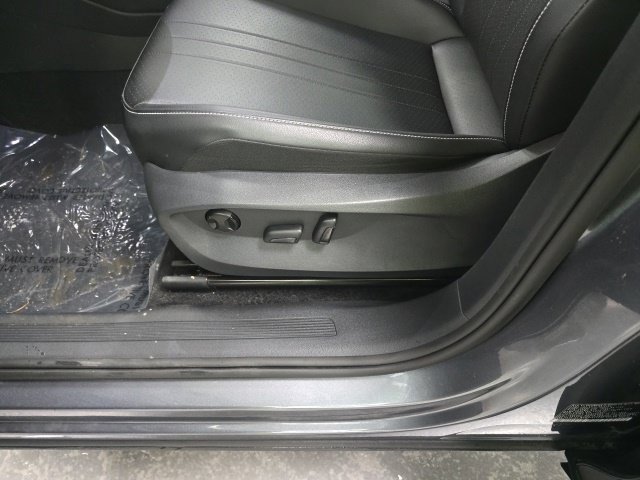 Used 2024 Volkswagen Tiguan Wolfsburg Edition AWD/4WD image 13