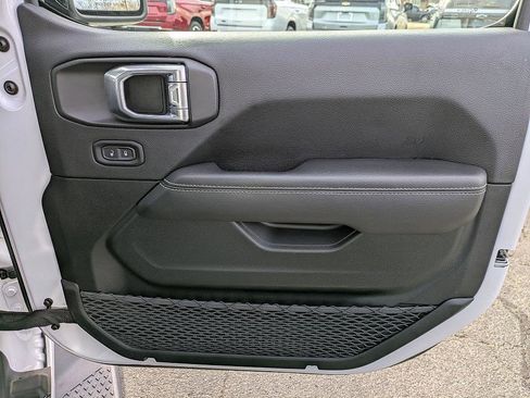 Used 2022 Jeep Gladiator Overland w/ LED Lighting Group image 32