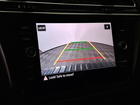 Used 2022 Volkswagen Tiguan SE R-Line AWD/4WD image 4