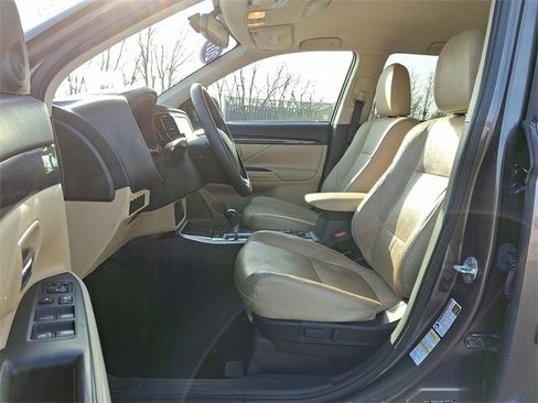Used 2017 Mitsubishi Outlander SEL image 16
