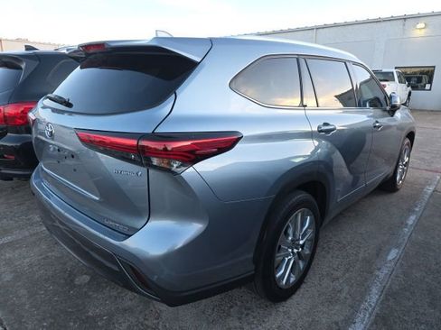 Used 2023 Toyota Highlander Limited image 5