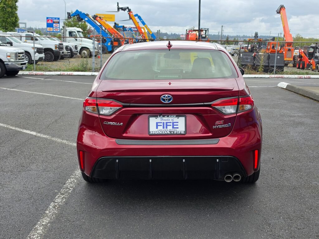 Used 2024 Toyota Corolla SE w/ SE Package FWD image 4