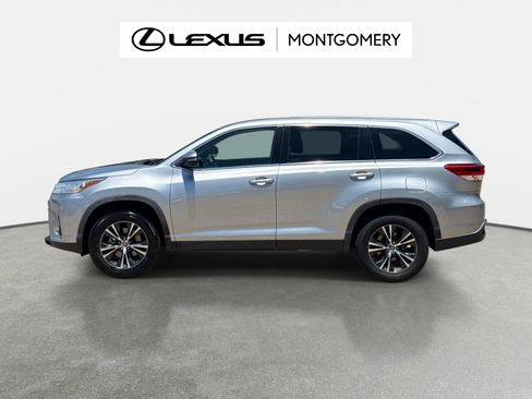 Used 2019 Toyota Highlander LE FWD image 6