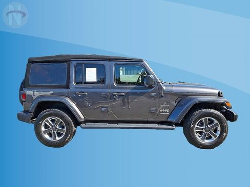Certified 2022 Jeep Wrangler Unlimited Sahara w/ Cold Weather Group AWD/4WD image 17