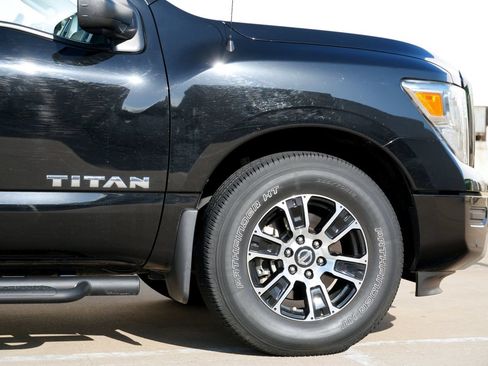 Used 2021 Nissan Titan SV w/ SV Convenience Package RWD image 28
