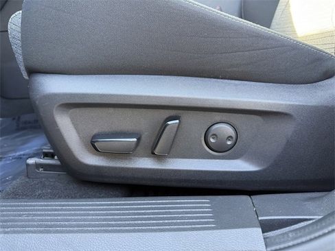 Used 2023 Nissan Rogue SV image 17