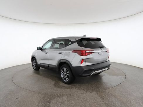 Used 2021 Kia Seltos LX image 11