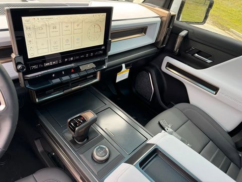 New 2025 GMC Hummer EV 3X w/ LPO, Illumination Package image 30