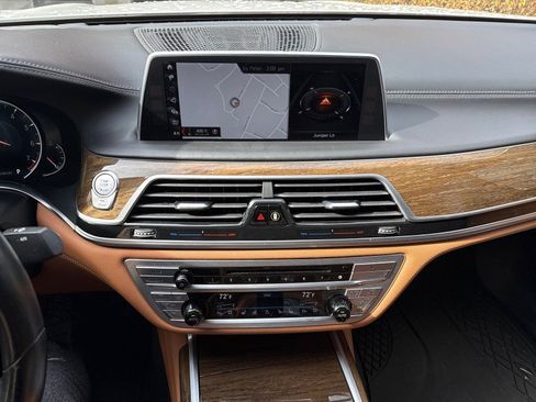 Used 2018 BMW 750i xDrive image 64