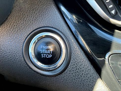 Used 2019 Toyota C-HR XLE image 22