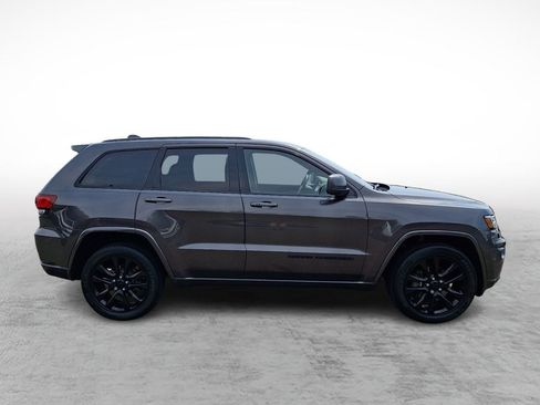 Used 2019 Jeep Grand Cherokee Altitude AWD/4WD image 6