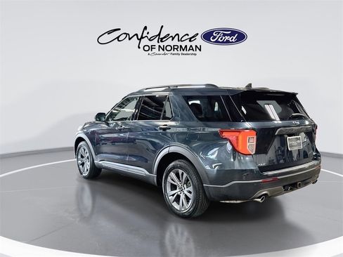 Used 2022 Ford Explorer XLT w/ Equipment Group 202A image 6