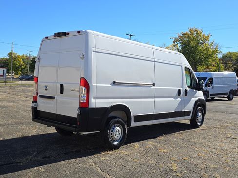 Used 2025 RAM ProMaster 2500 w/ Convenience Group image 4