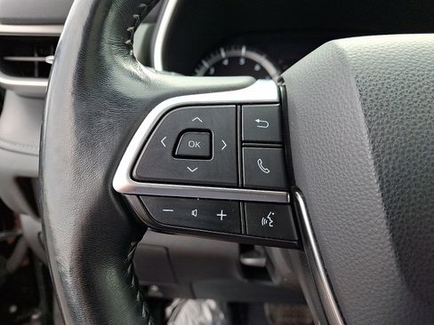 Used 2021 Toyota Highlander XLE AWD/4WD image 22
