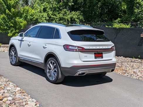 Used 2022 Lincoln Nautilus Reserve AWD/4WD image 3