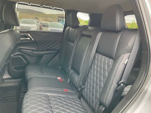 Used 2024 Mitsubishi Outlander SEL AWD/4WD image 17