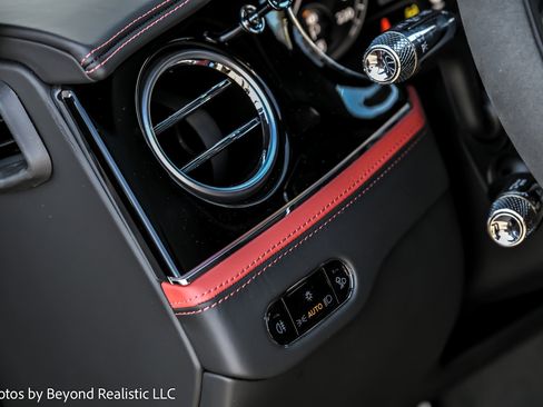 Used 2024 Bentley Flying Spur W12 image 30