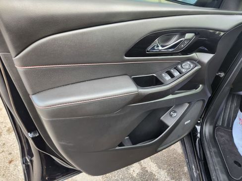 Used 2023 Chevrolet Traverse RS image 38