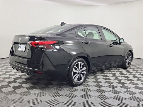Used 2021 Nissan Versa SV image 5