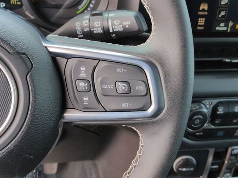 Used 2025 Jeep Wrangler Sahara w/ Safety Group image 20