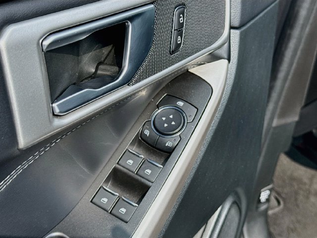 Used 2023 Ford Explorer XLT AWD/4WD image 24