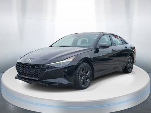 Certified 2023 Hyundai Elantra SEL FWD image 2