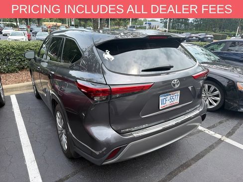 Used 2023 Toyota Highlander Platinum AWD/4WD image 4
