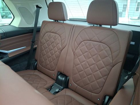 Used 2026 BMW X7 xDrive40i image 11