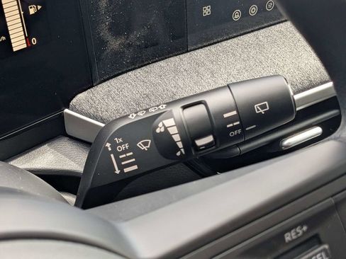 Used 2021 Nissan Rogue SV FWD image 24