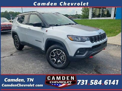Used 2025 Jeep Compass Trailhawk AWD/4WD image 1